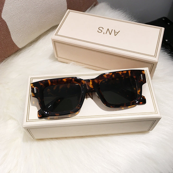 Rectangular sunglasses